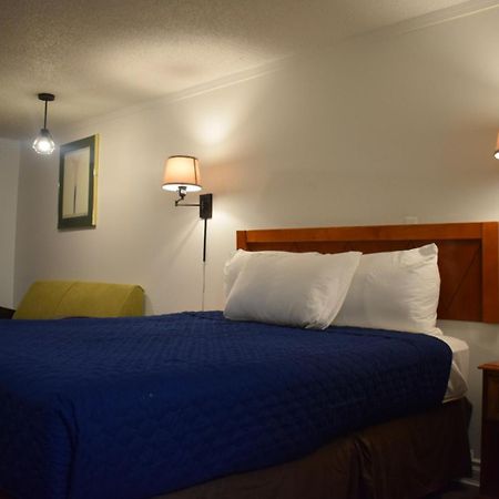 Knights Inn Farmington Hills Extérieur photo