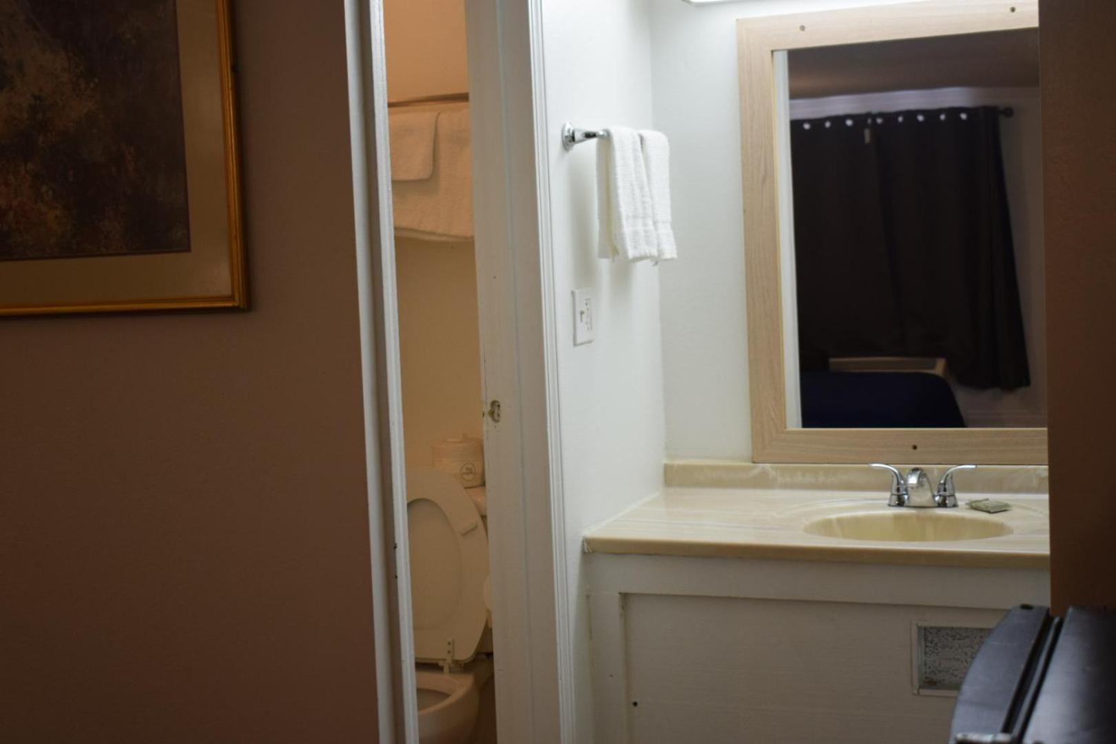 Knights Inn Farmington Hills Extérieur photo