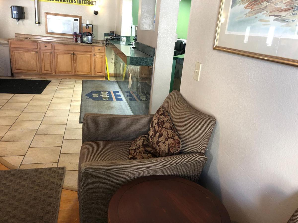 Knights Inn Farmington Hills Extérieur photo